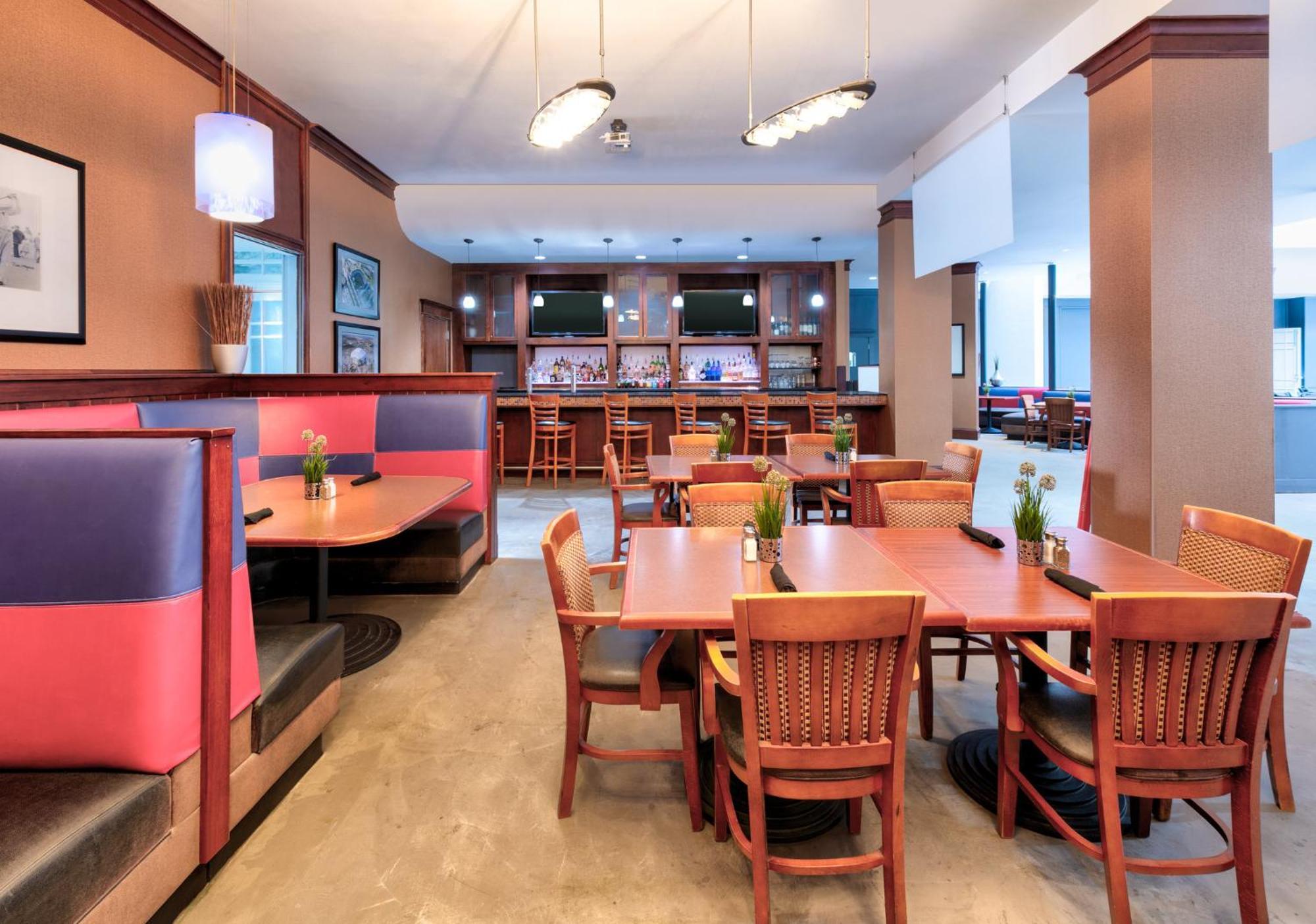 Crowne Plaza Suites Arlington By Ihg Exterior photo