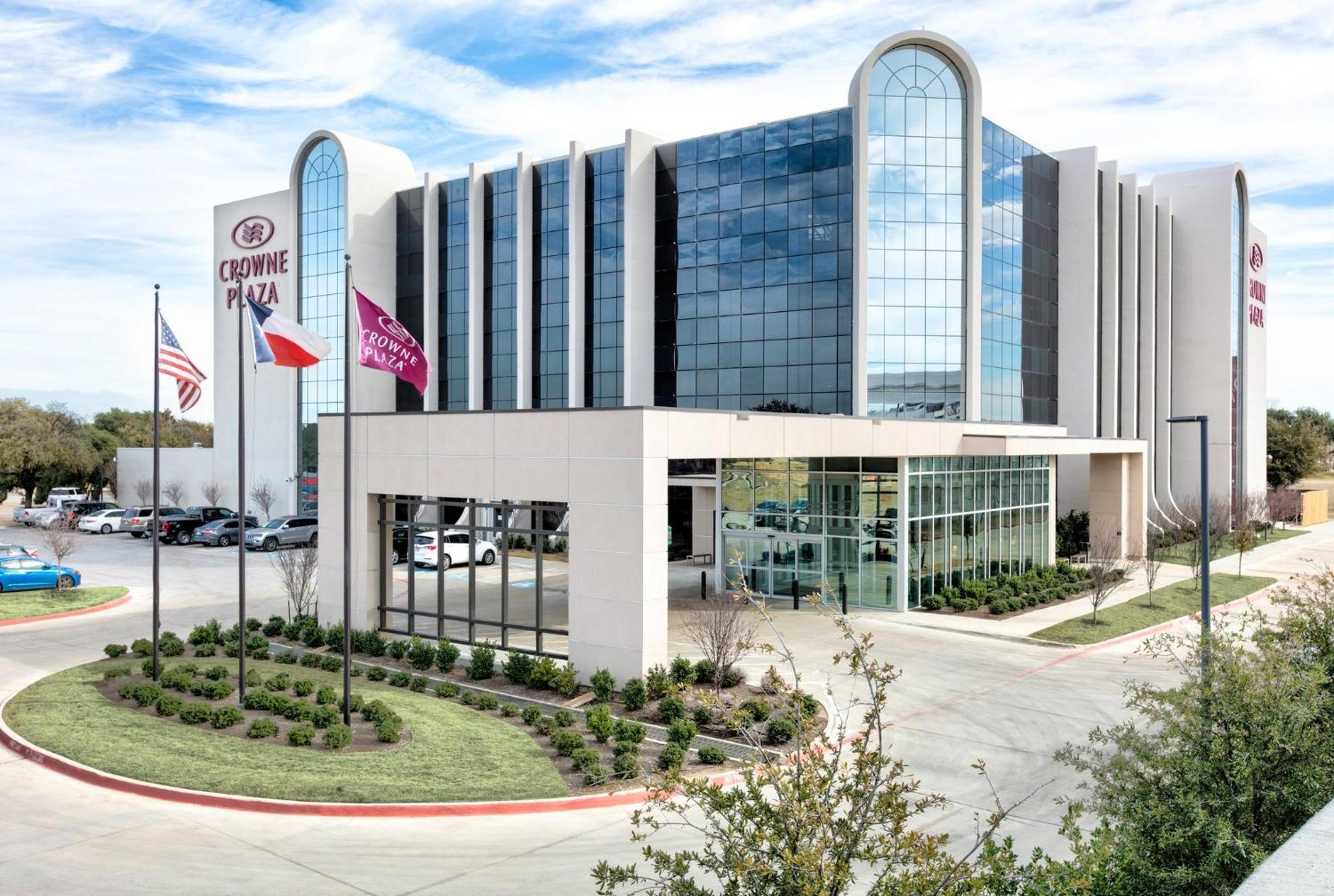 Crowne Plaza Suites Arlington By Ihg Exterior photo